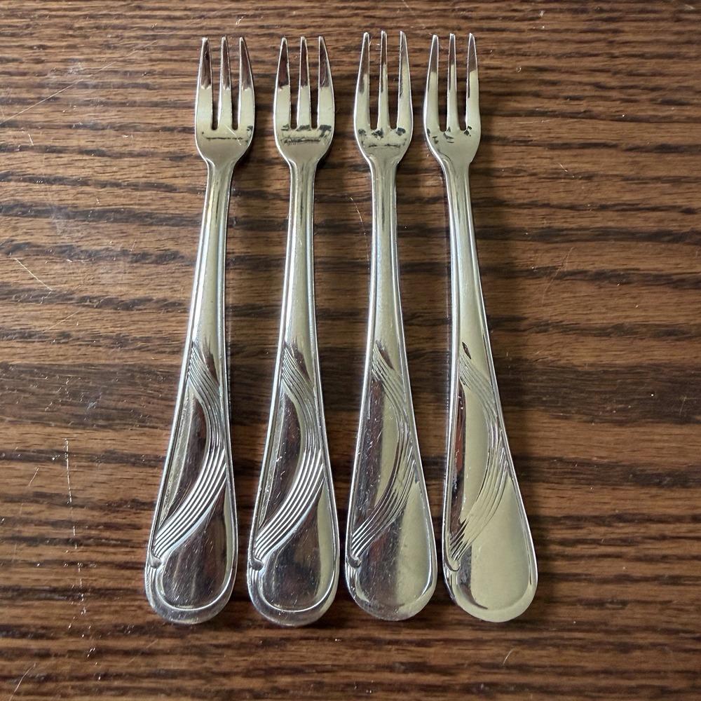 Bon Chef Oyster/Cocktail Forks 18/10 Stainless Steel Wave Pattern Lot Of 4
